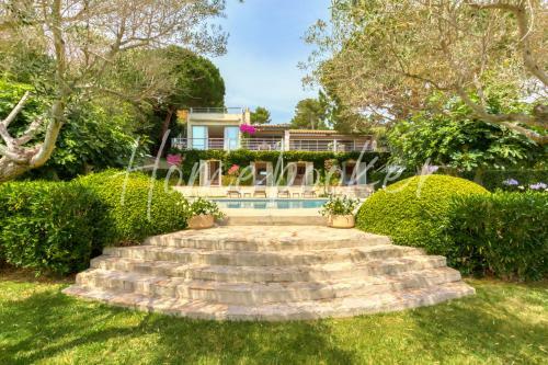 Villa Capilla, Sea View
