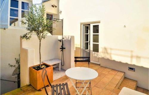 Awesome Home In Verfeuil With 3 Bedrooms