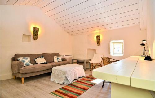 Awesome Home In Verfeuil With 3 Bedrooms