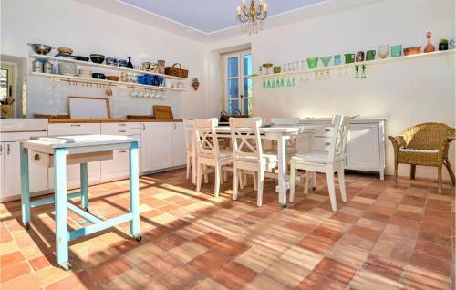 Awesome Home In Verfeuil With 3 Bedrooms