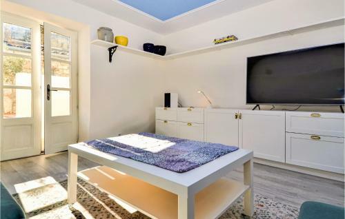 Awesome Home In Verfeuil With 3 Bedrooms