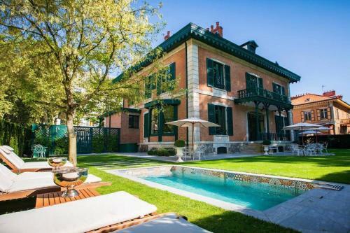 Exceptionnel Chalet Napol�onien Avec Piscine