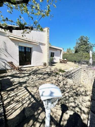 Maison Dans Petit Parc Avec Piscine Priv�