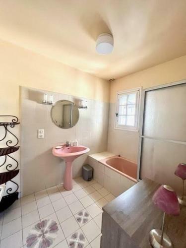 Maison Dans Petit Parc Avec Piscine Priv�
