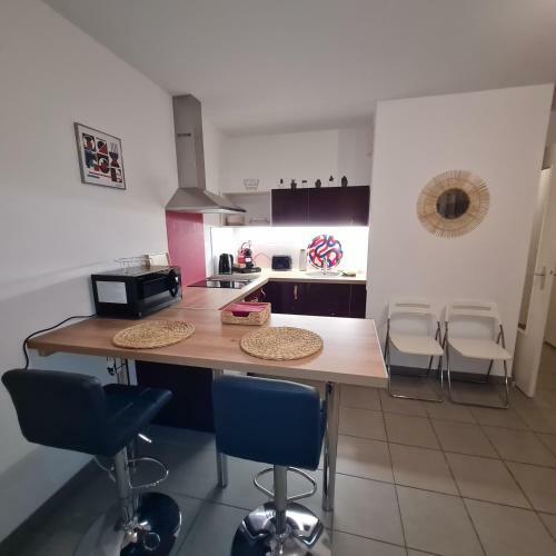 Apartamento Beau Studio Tout Confort Au Calme Avec Parking .