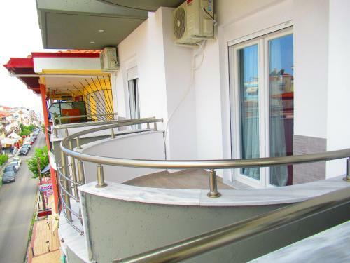 Artistic Rent Rooms & Apartments