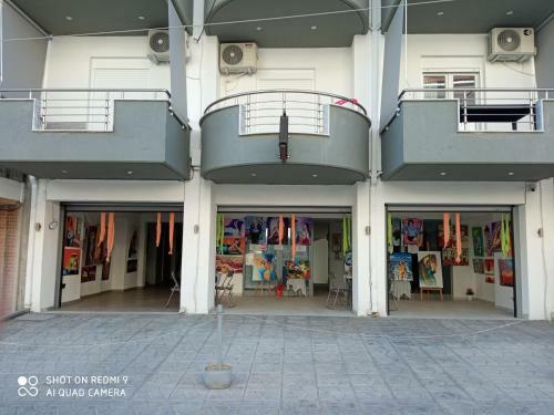 Artistic Rent Rooms & Apartments