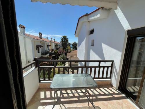Hostal Galazia Akti Seaside Apartments