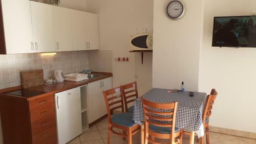Apartments Dobri - 500m From Beach