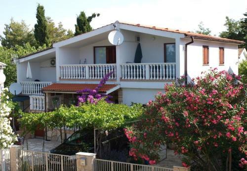 Apartments Dobri - 500m From Beach