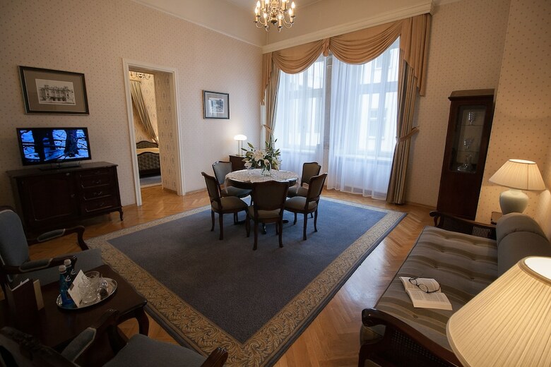 Grand Hotel
