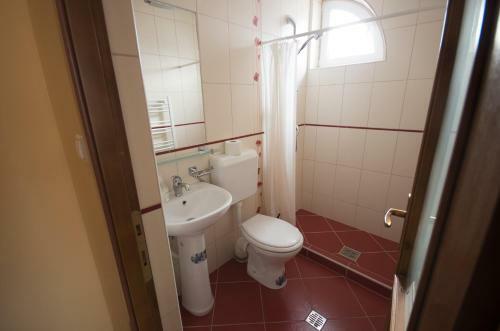 Hostal Sziklakert Fogad�