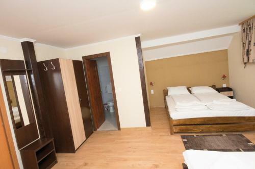 Hostal Sziklakert Fogad�