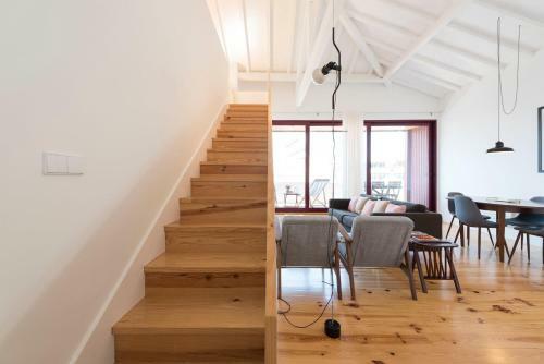 Lovelystay - Top Floor Balcony Apartment