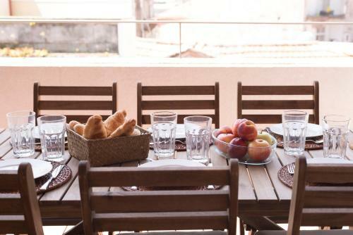 Lovelystay - Top Floor Balcony Apartment