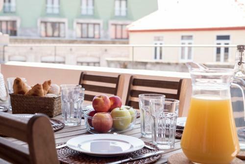 Lovelystay - Top Floor Balcony Apartment