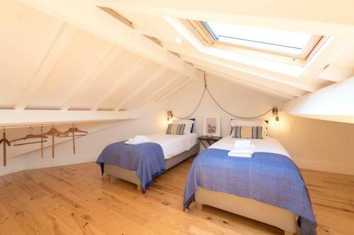 Lovelystay - Top Floor Balcony Apartment