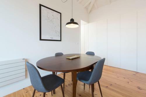 Lovelystay - Top Floor Balcony Apartment