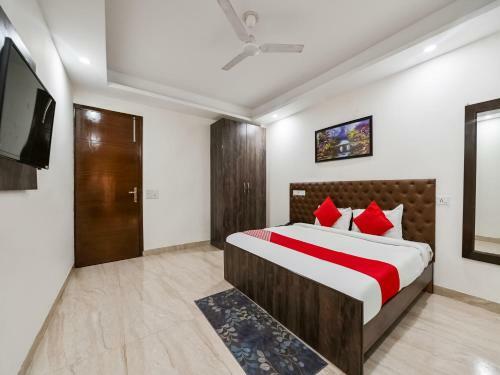 Oyo 72294 White Rose Wallon Hotel