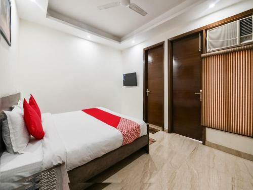 Oyo 72294 White Rose Wallon Hotel