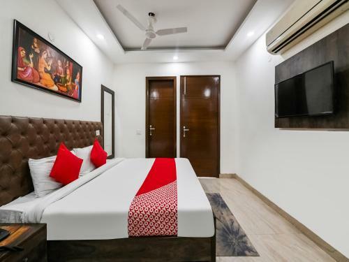 Oyo 72294 White Rose Wallon Hotel