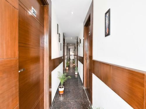 Oyo 72294 White Rose Wallon Hotel