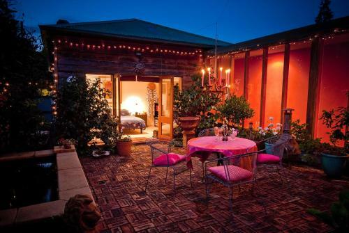 Bed & Breakfast At Eleven - La Petite Maison