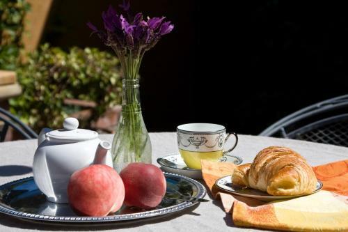 Bed & Breakfast At Eleven - La Petite Maison