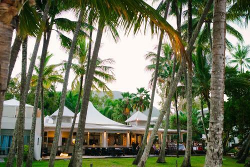 Belle Escapes - Poolside Apartment Alamanda Beachfront Resort "77"