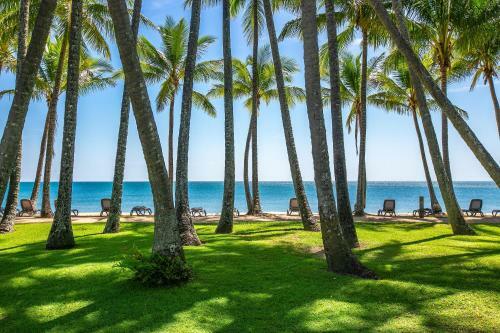 Belle Escapes - Poolside Apartment Alamanda Beachfront Resort "77"