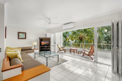 Belle Escapes - Poolside Apartment Alamanda Beachfront Resort "77"