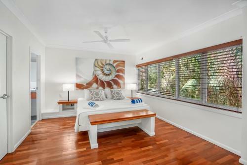 Belle Escapes - Poolside Apartment Alamanda Beachfront Resort "77"