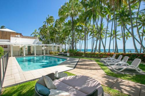 Belle Escapes - Poolside Apartment Alamanda Beachfront Resort "77"