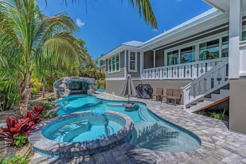 4 Bed 4 Bath, Bonus Bunk Room Heated Pool Water Slide Spa Wifi