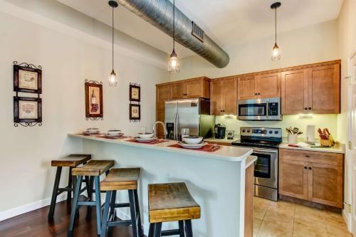 Jbh 115 W 2nd Apt #2