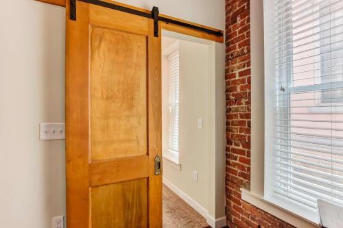 Jbh 115 W 2nd Apt #2