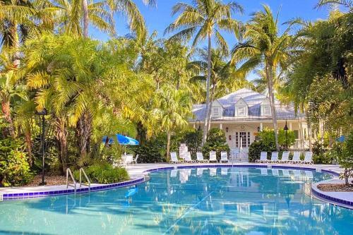 Charming Boho Breeze Retreat With Pool Access