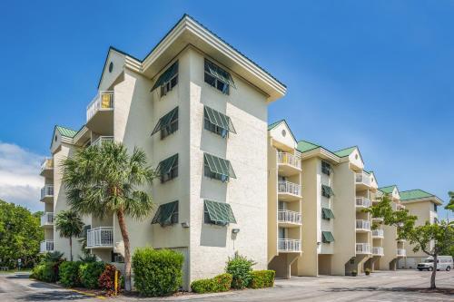 Sunrise Suites - Butterfly Nest #107
