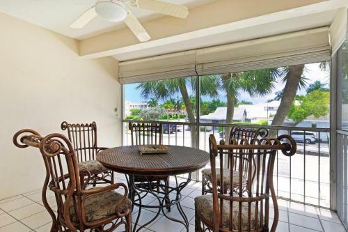 Apartamento Olde Naples Condo #815