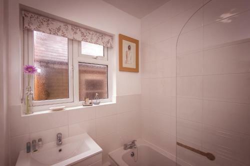 Green Pastures Cottage In South Downs