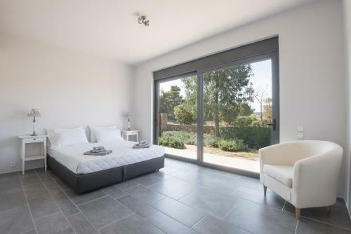 Minimal Sea View Maisonette