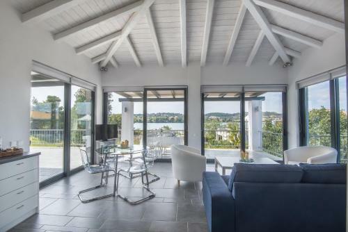 Minimal Sea View Maisonette