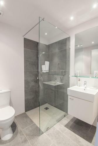 Minimal Sea View Maisonette