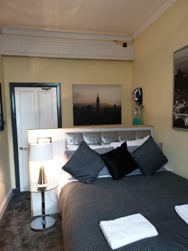 Hostal Frederick Douglass - Rooms In The City