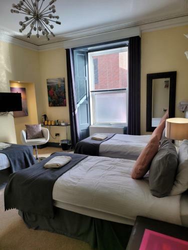 Hostal Frederick Douglass - Rooms In The City