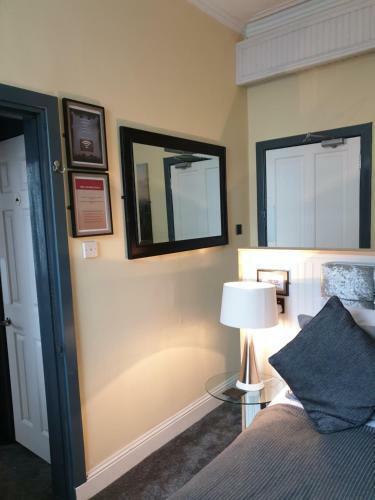 Hostal Frederick Douglass - Rooms In The City