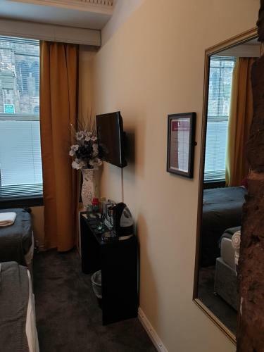Hostal Frederick Douglass - Rooms In The City