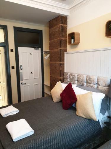 Hostal Frederick Douglass - Rooms In The City