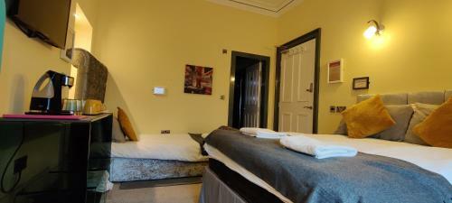 Hostal Frederick Douglass - Rooms In The City