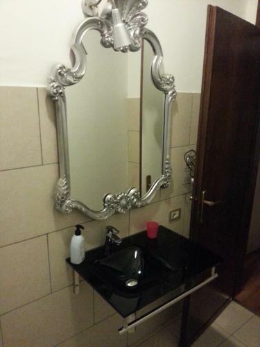 Hostal Megaride Guest House